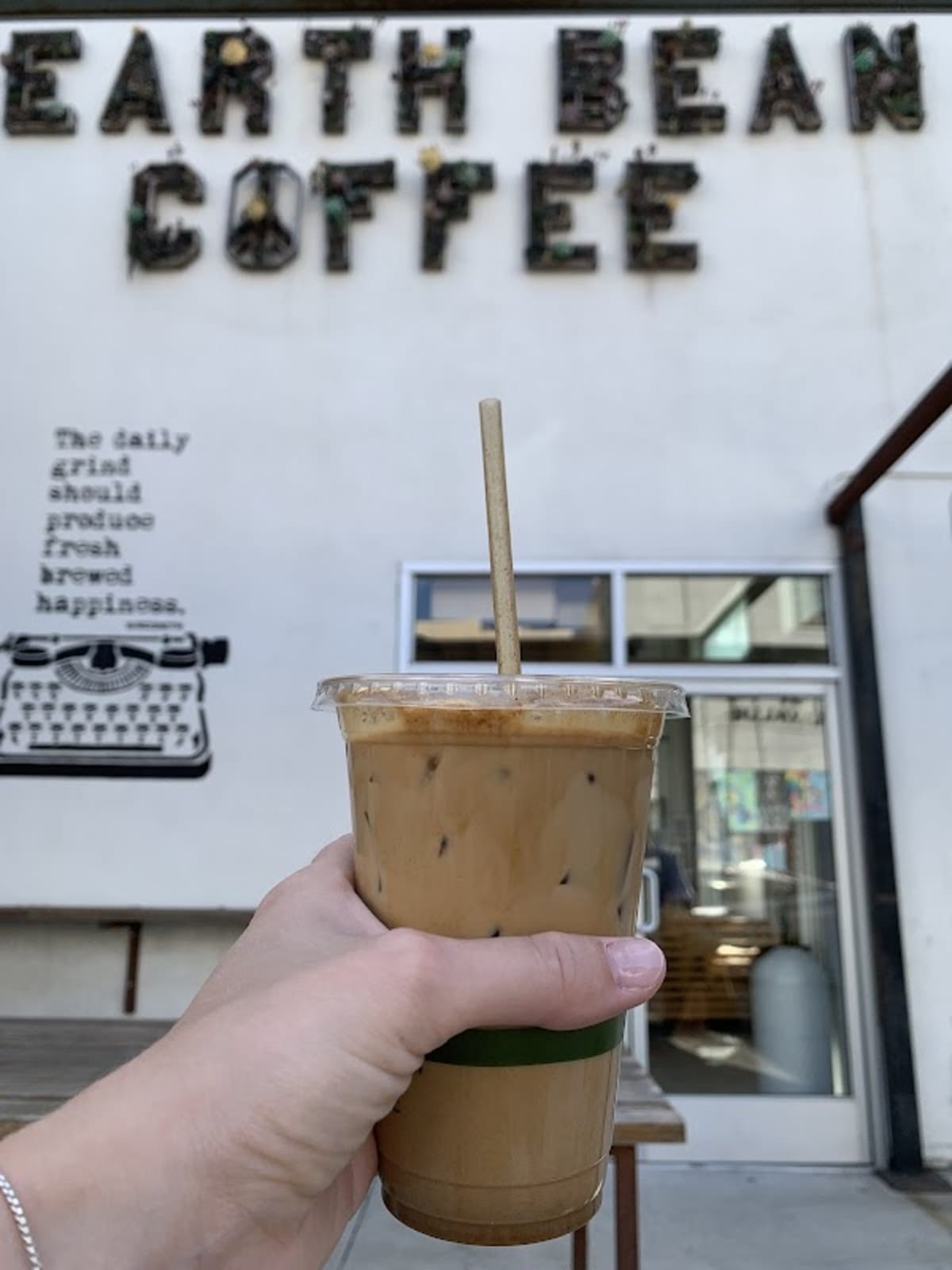 Earth Bean Coffee - Photo 5