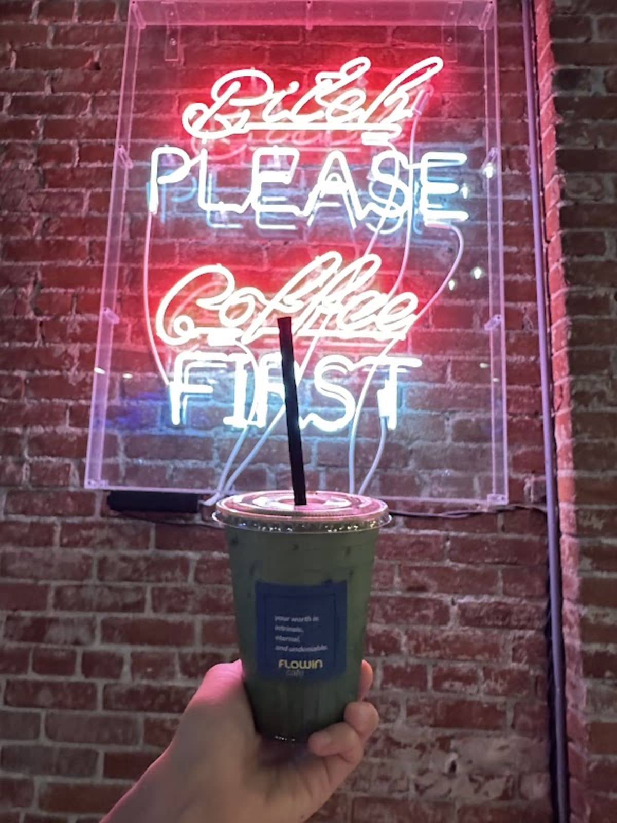 Flowin Cafe - Photo 4