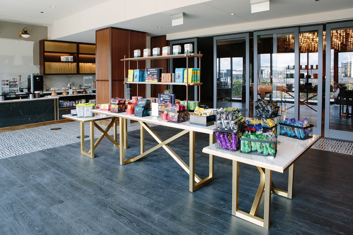 Hummingbird - Photo 1