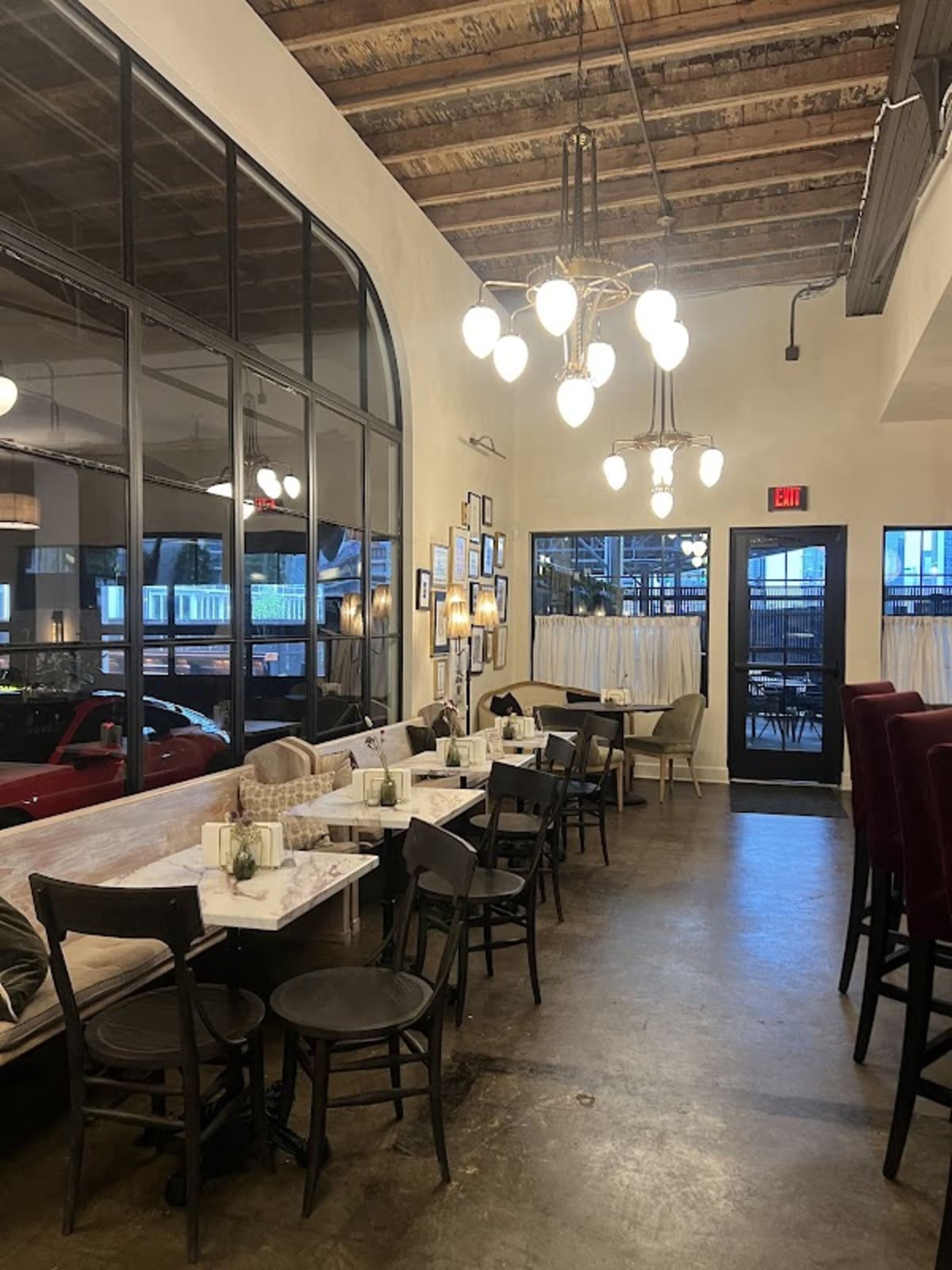 Lola's European Cafe - Photo 4