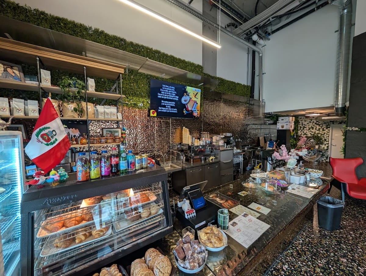 Machu Picchu Cafe - Photo 4