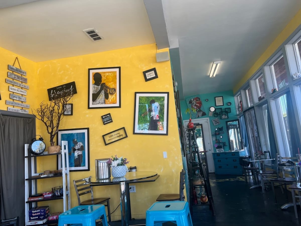 Mingles Tea Bar - Photo 3