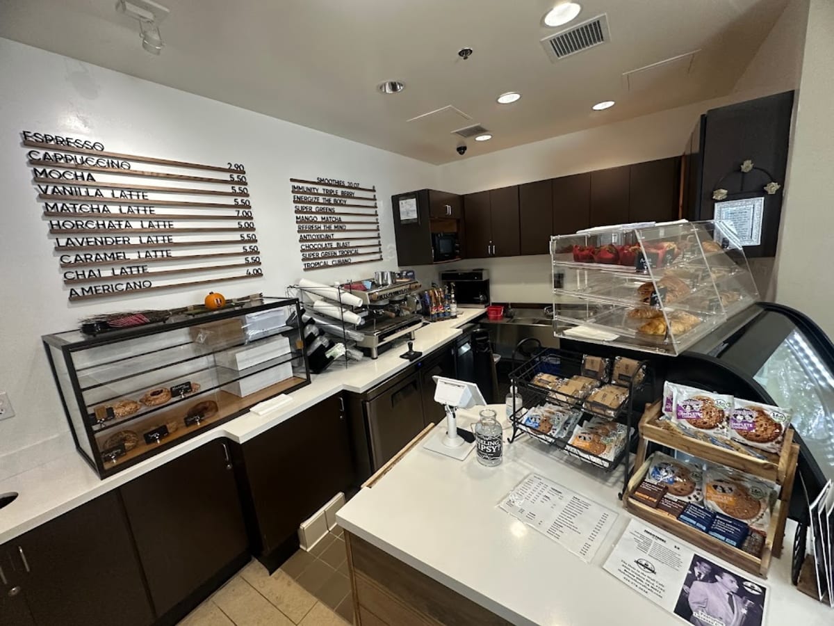 The hole in the wall cafe - Photo 1