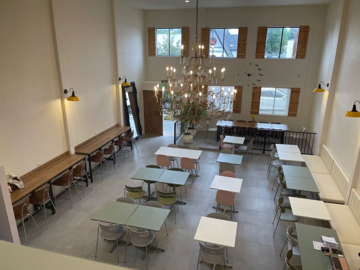 Yellow House Cafe & Restaurant - Photo 5