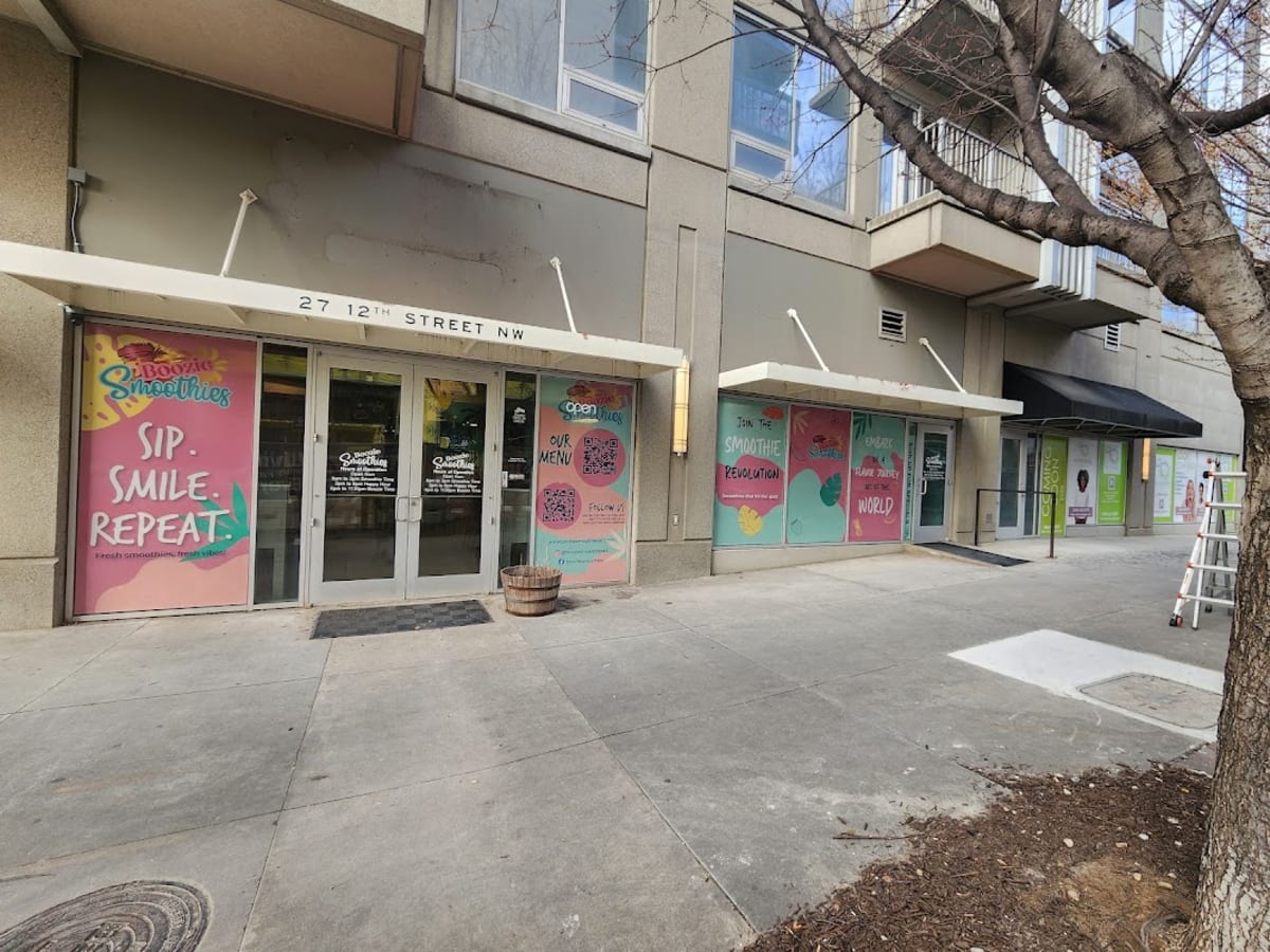 Boozie Smoothies - Photo 1