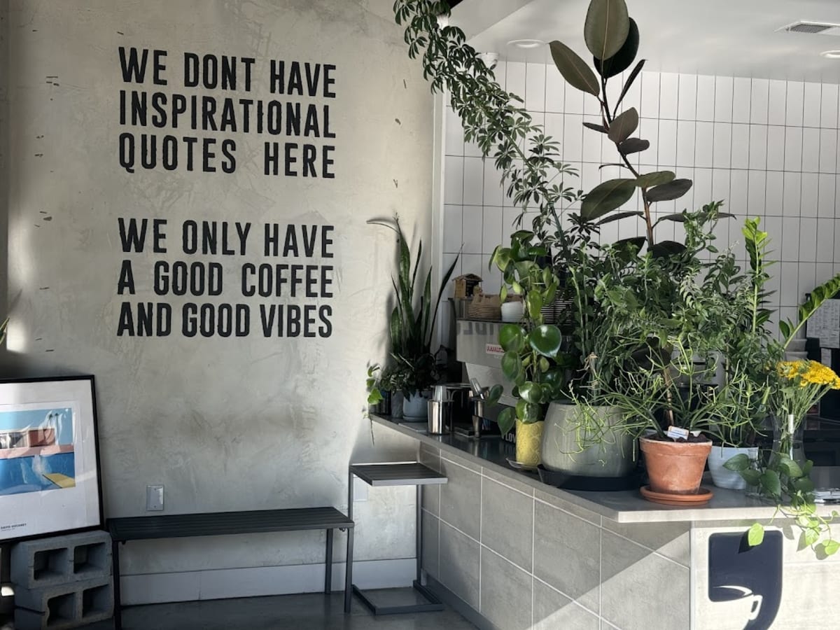 Cafe Comma - Photo 1