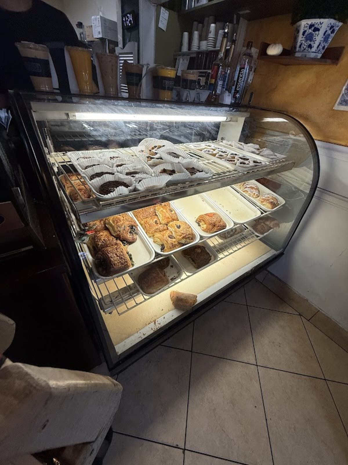 Cafe Los Feliz - Photo 4