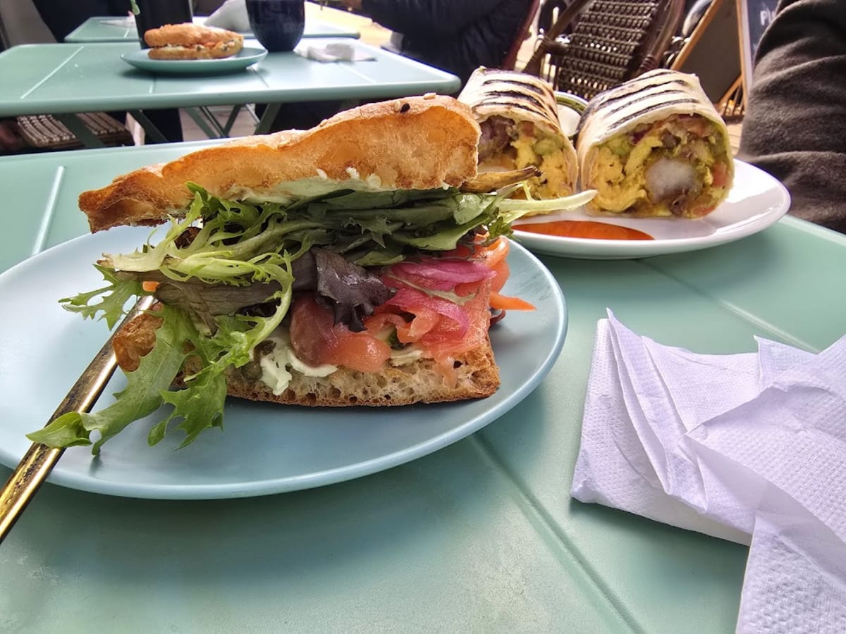 Hungry Llama - Photo 3