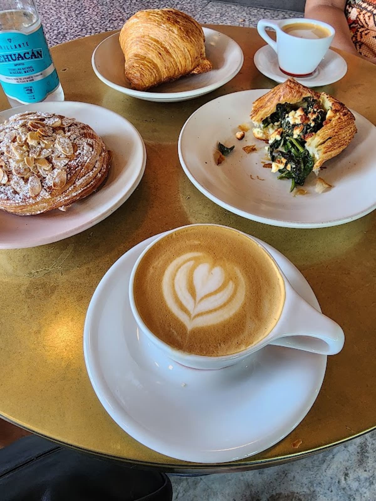 Intelligentsia Coffee Hollywood Coffeebar - Photo 2