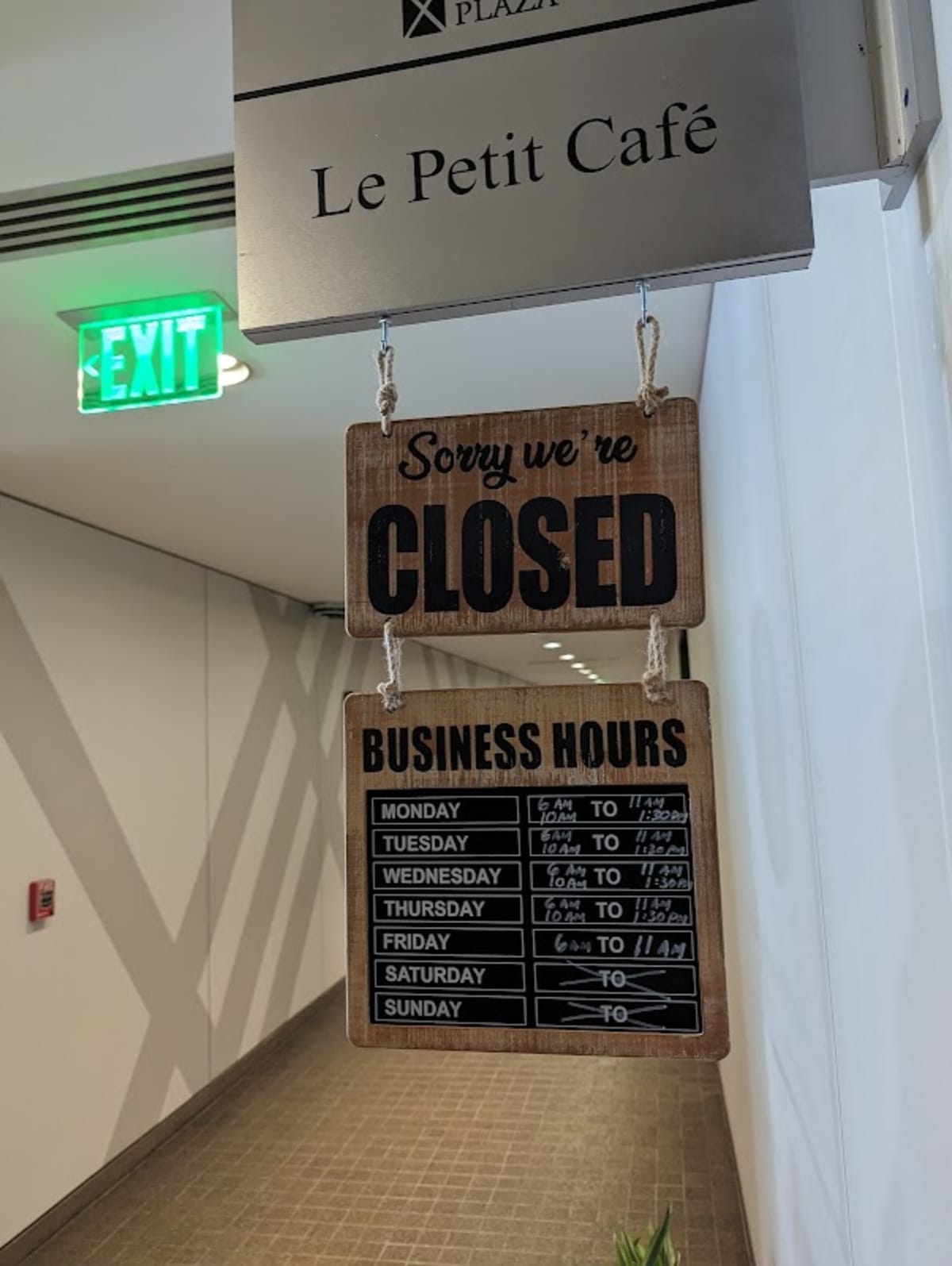 Le Petit Cafe - Photo 2