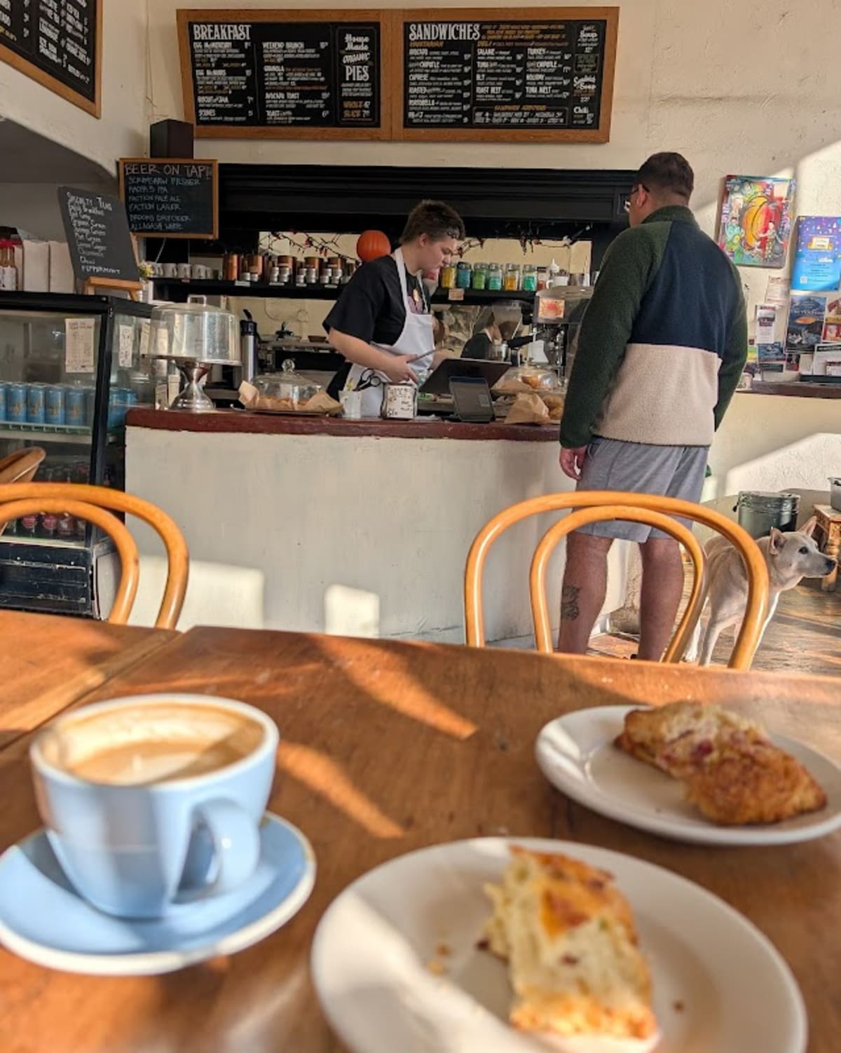 Mercury Cafe - Photo 4