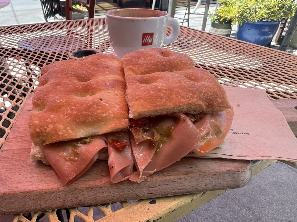 Poesia Cafe - Photo 5