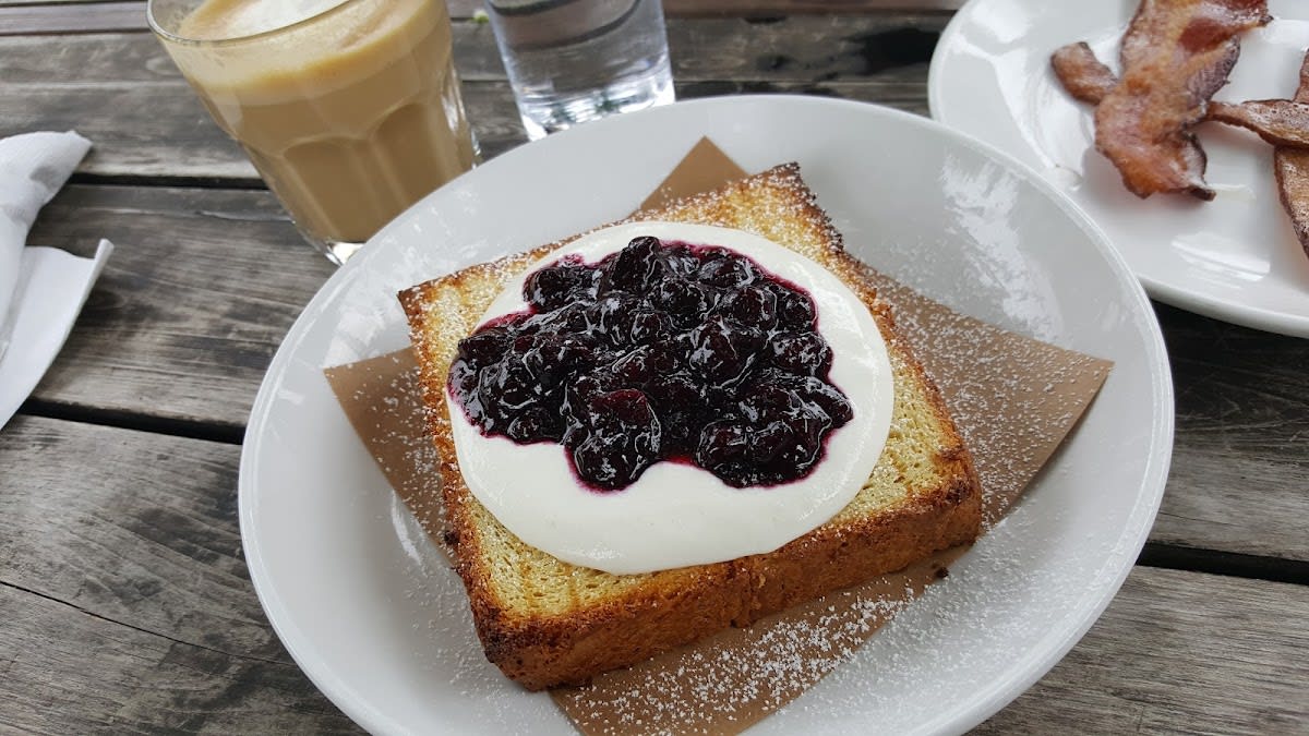 Steadfast Coffee - Photo 2