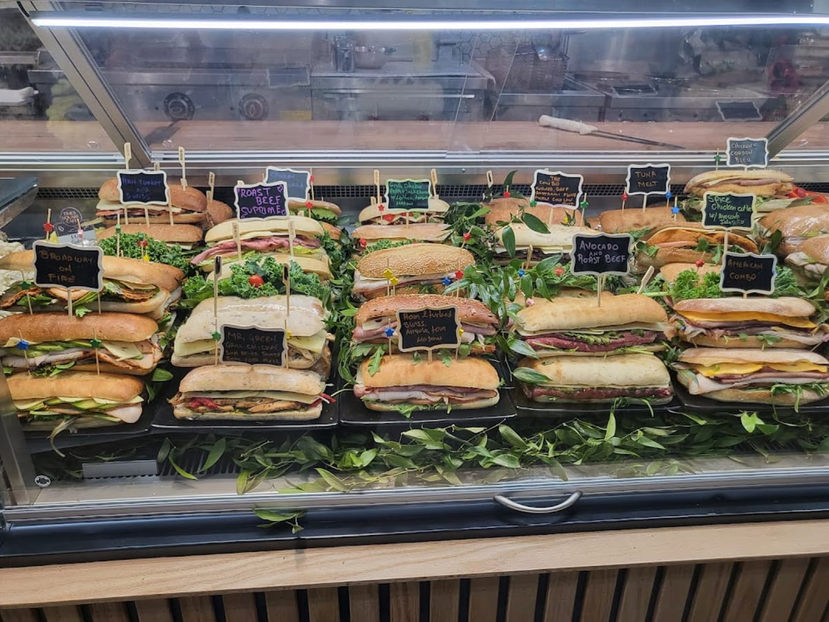 Times Square Cafe - Photo 1