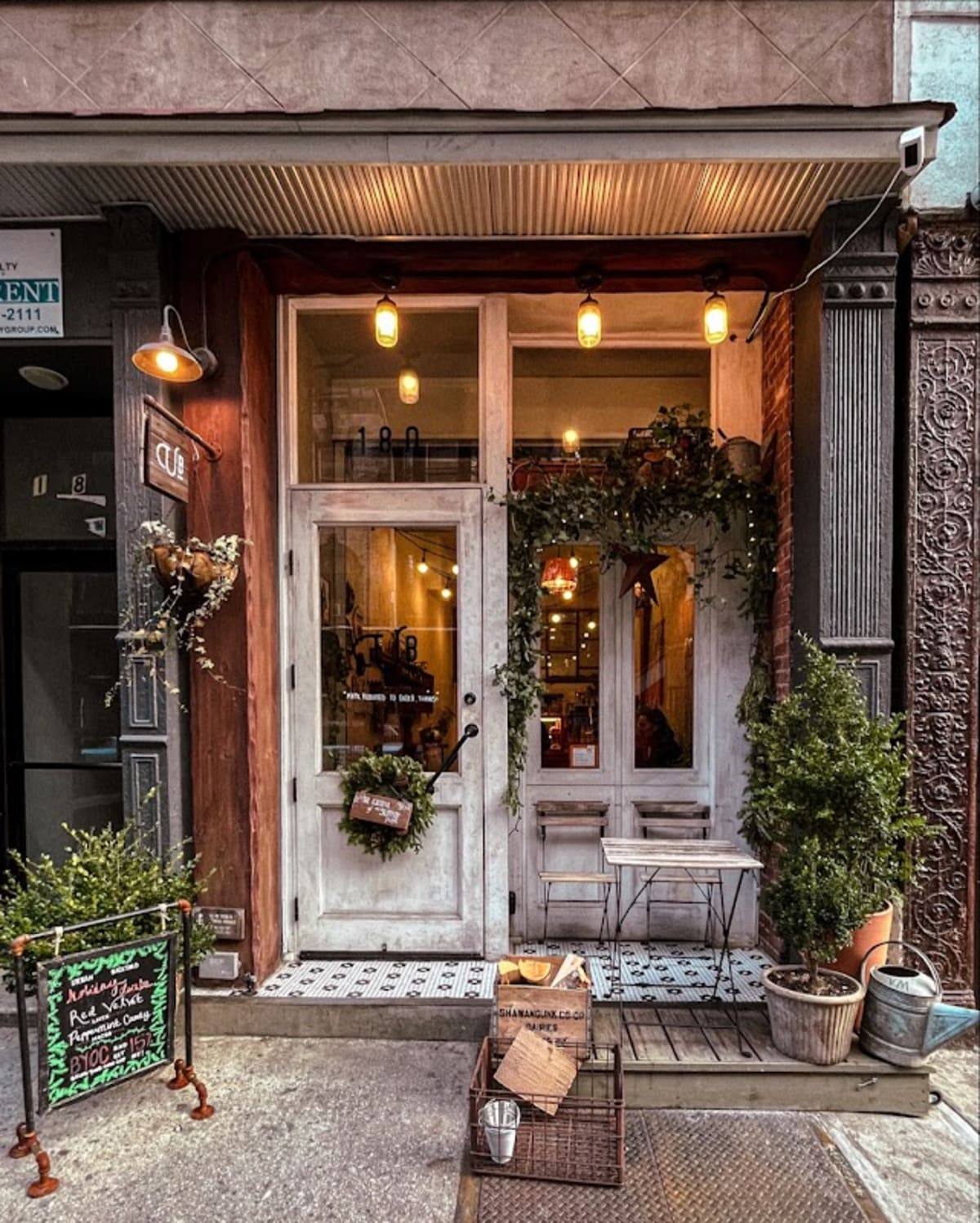 Urban Backyard - Photo 1