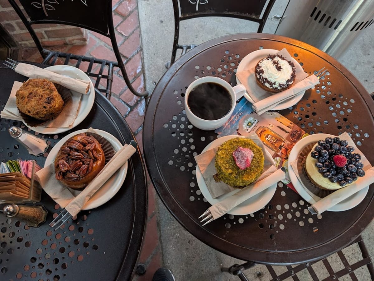 Urth Caffe Hr - Photo 5