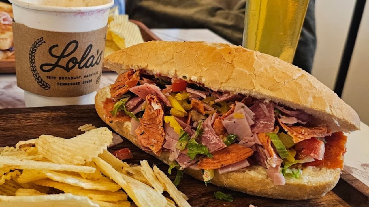 Lola's European Cafe - Photo 2