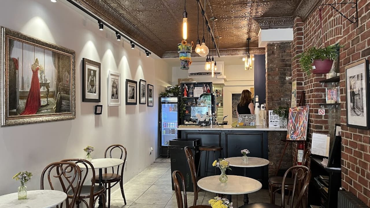 Art Collective Cafe - Photo 3