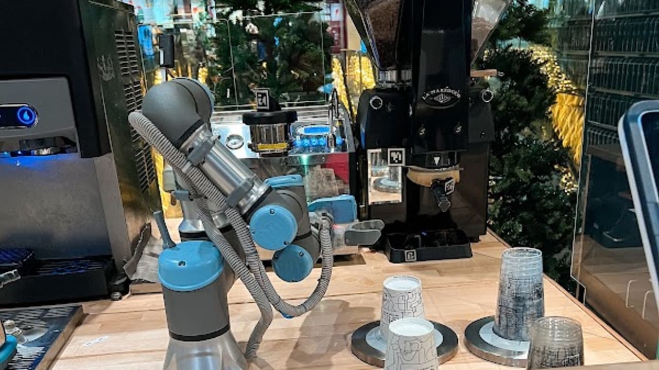 Artly Robot Coffee @ MUJI Hudson Yards - Photo 3
