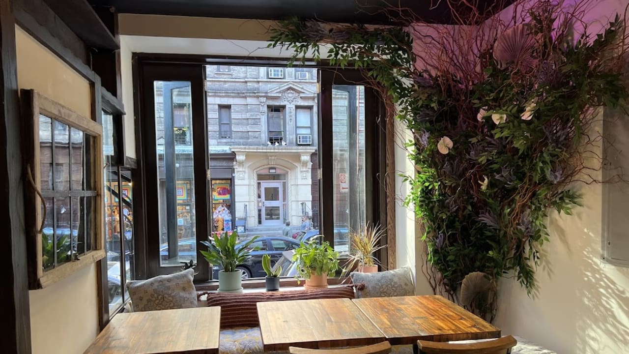 Chaotic Good Cafe - Photo 4