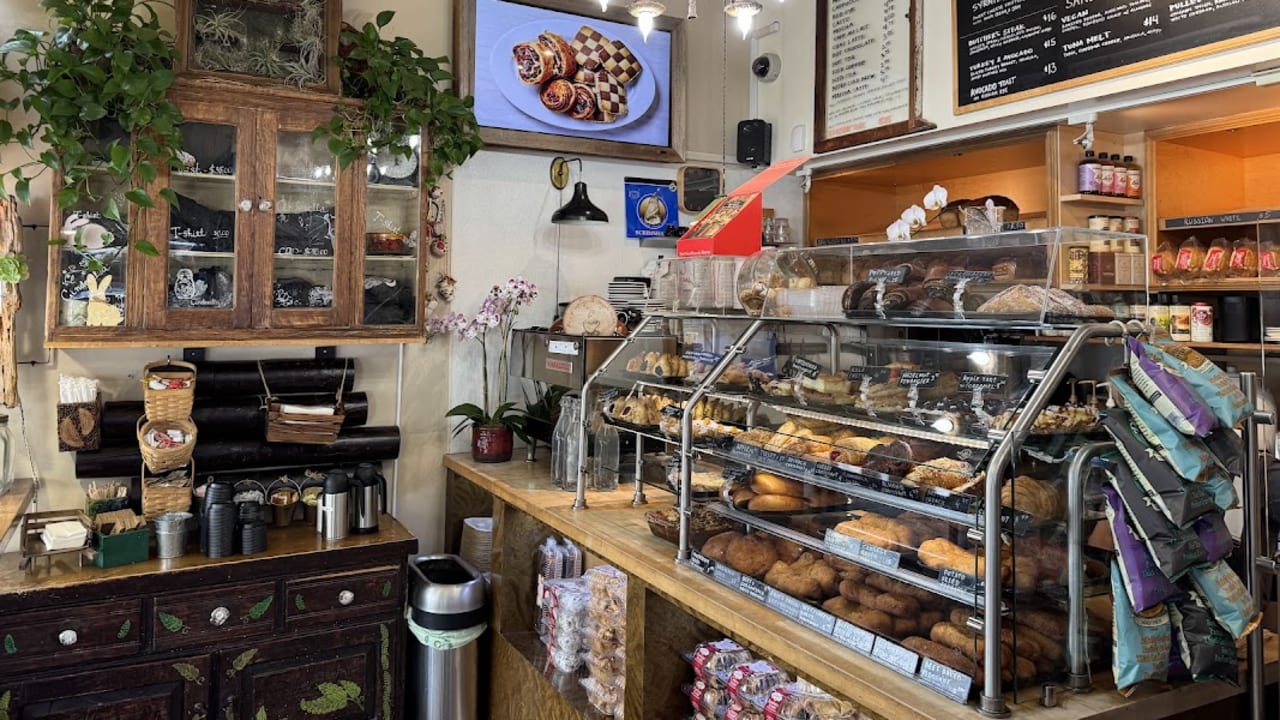 Cinderella Bakery & Cafe - Photo 4