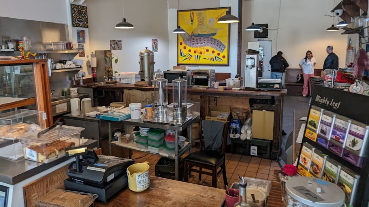 Muddy Waters Coffee & Lounge - Photo 3