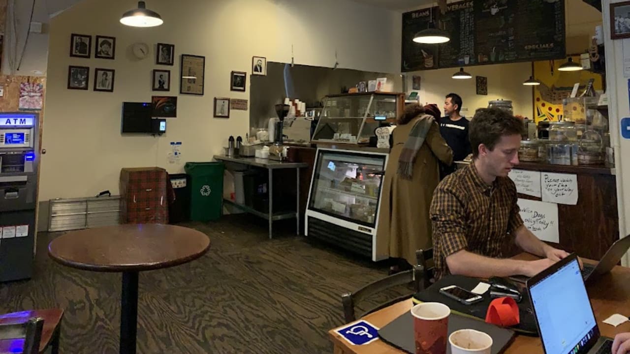 Muddy Waters Coffee & Lounge - Photo 4