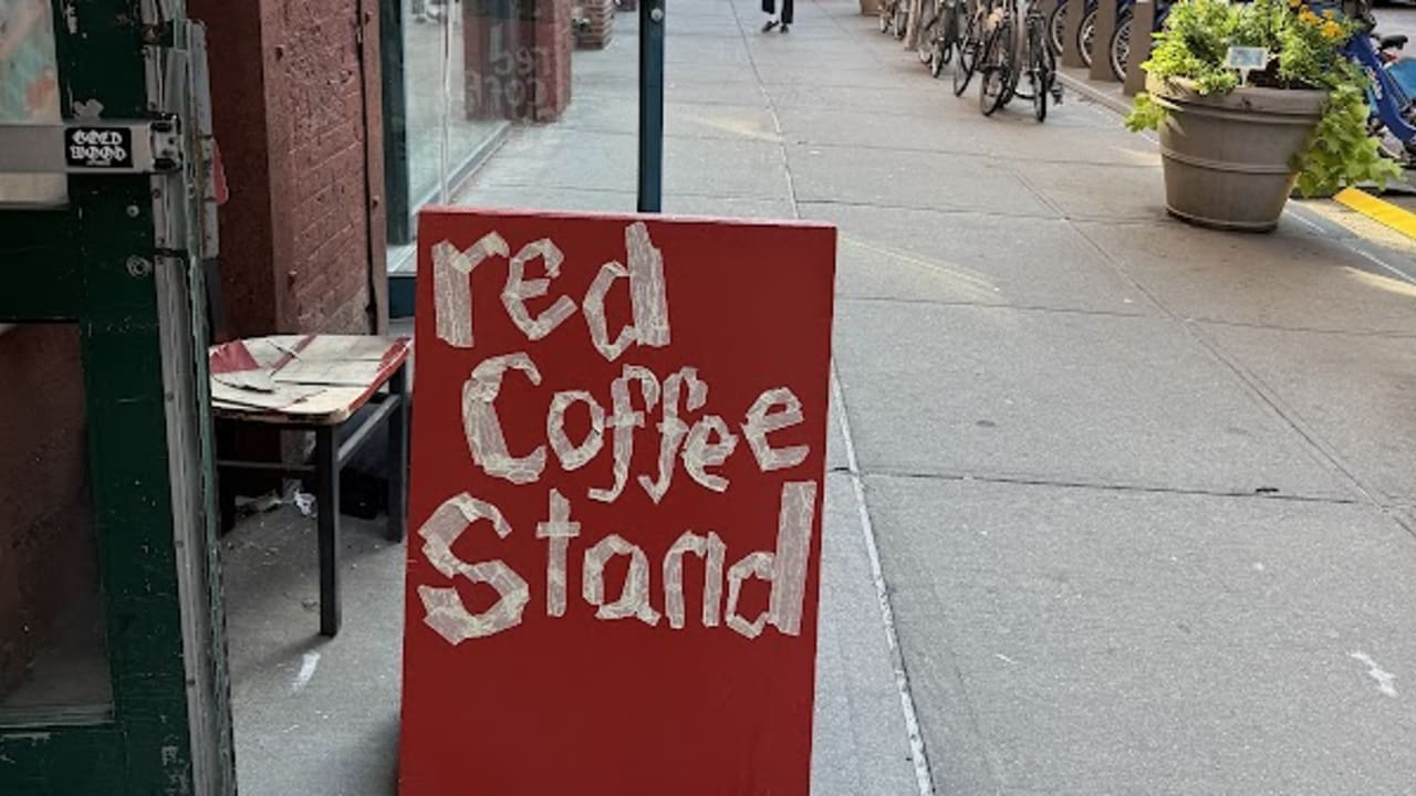 Red Coffee Stand - Photo 4