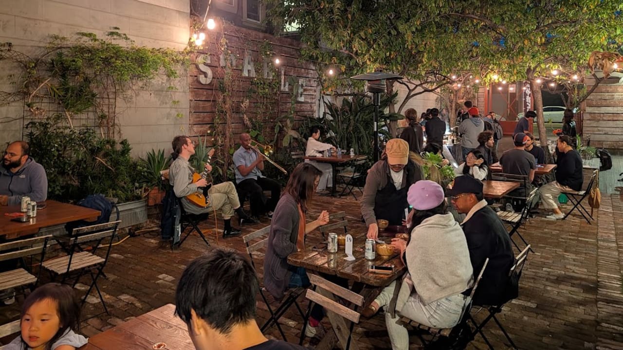 Stable Cafe - Photo 3