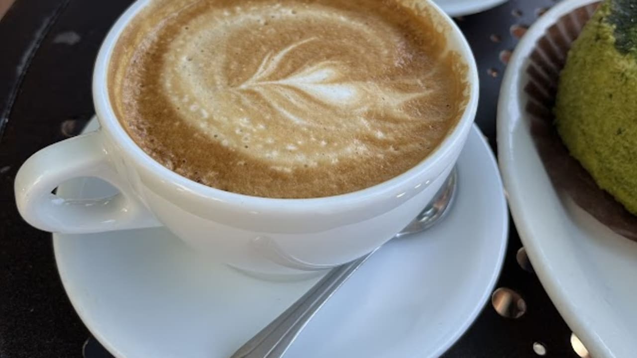 Urth Caffe Melrose - Photo 4