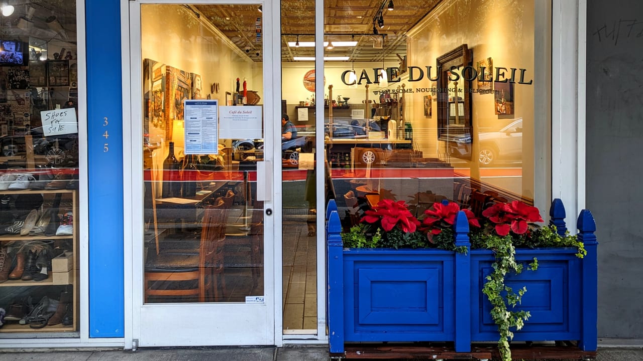 Cafe du Soleil β matcha shop interior or drinks