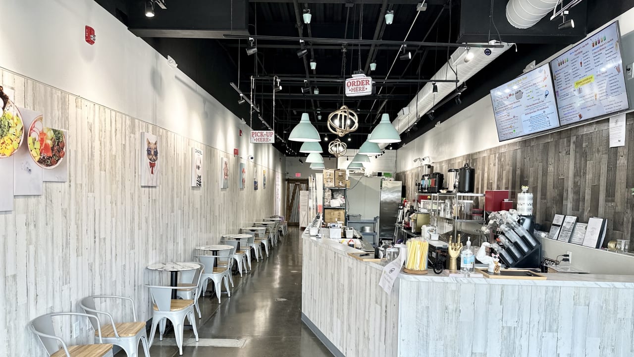 Gotcha Poke Bowl&Bubble Tea β matcha shop interior or drinks