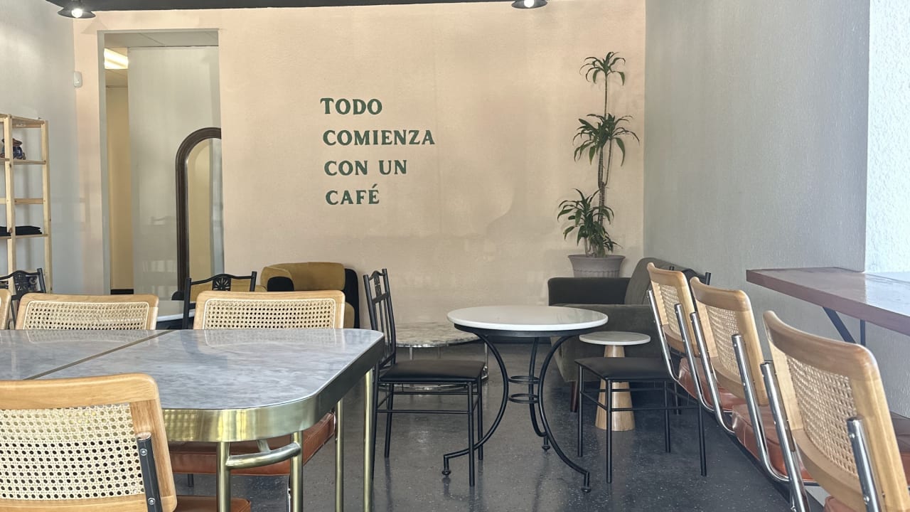Pana’s Café - Photo 4