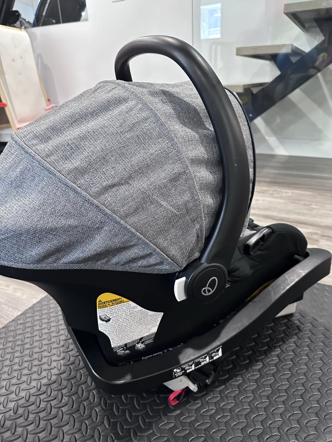 Evenflo LiteMax Gold + Base – Excelente Estado | Fabricado em 2024 — foto 3 de 3