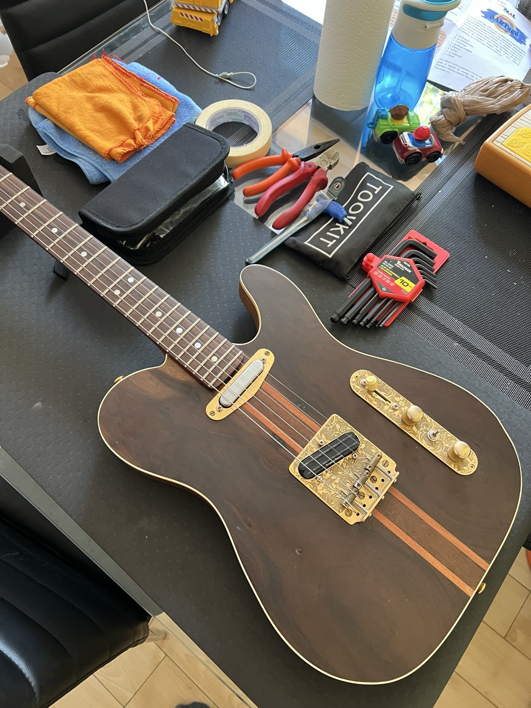 Serviços de luthieria