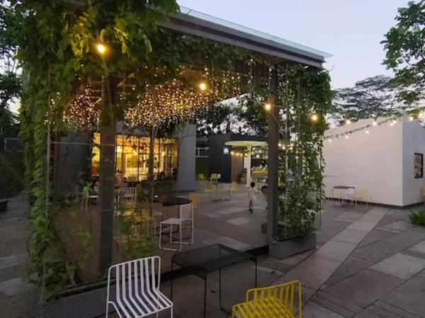 Garden Cafe Meeting Point