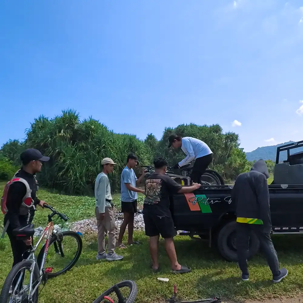 Tim ATASI berolahraga