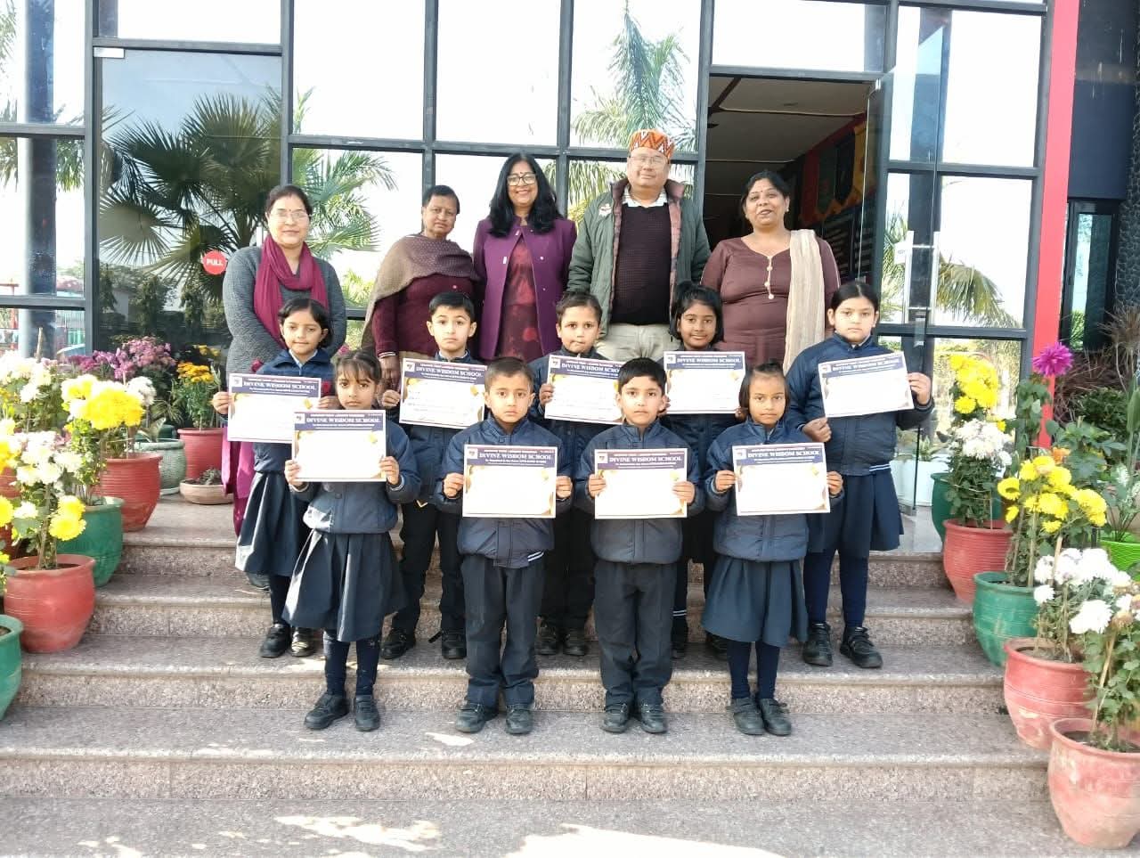 डिवाइन विज़डम स्कूल में दोहा वाचन प्रतियोगिता संपन्न