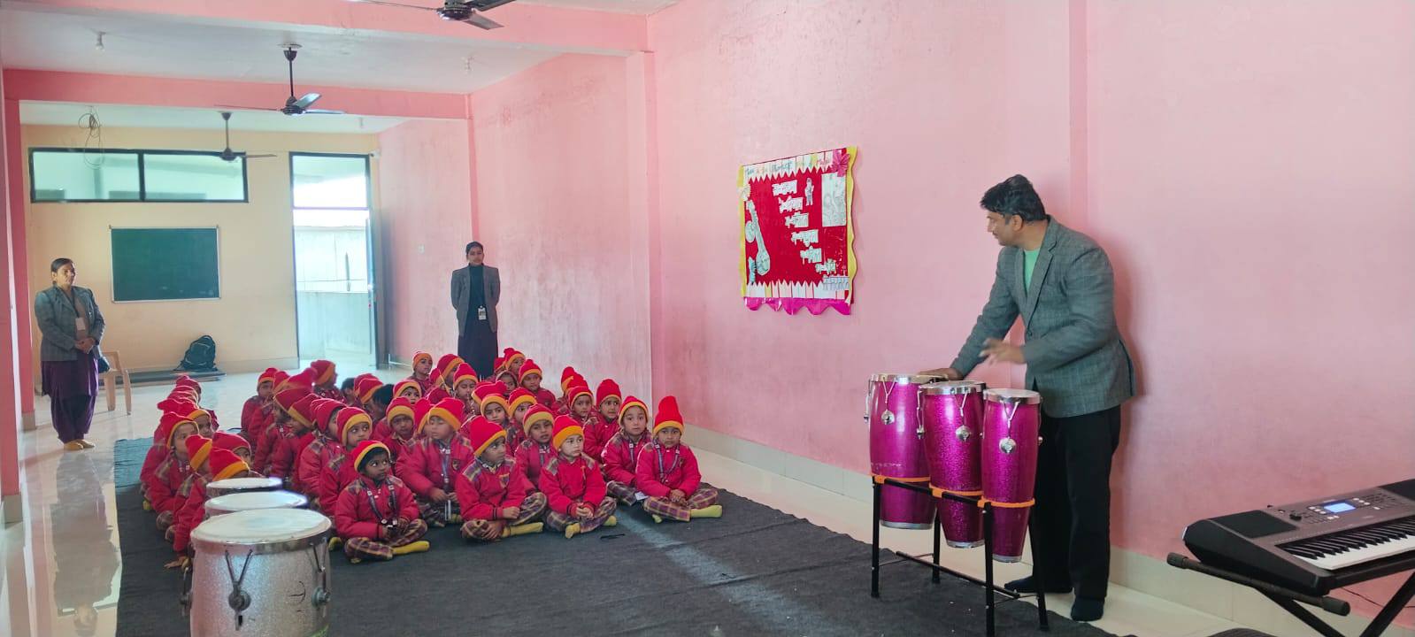 Tiny Totes Explore the world