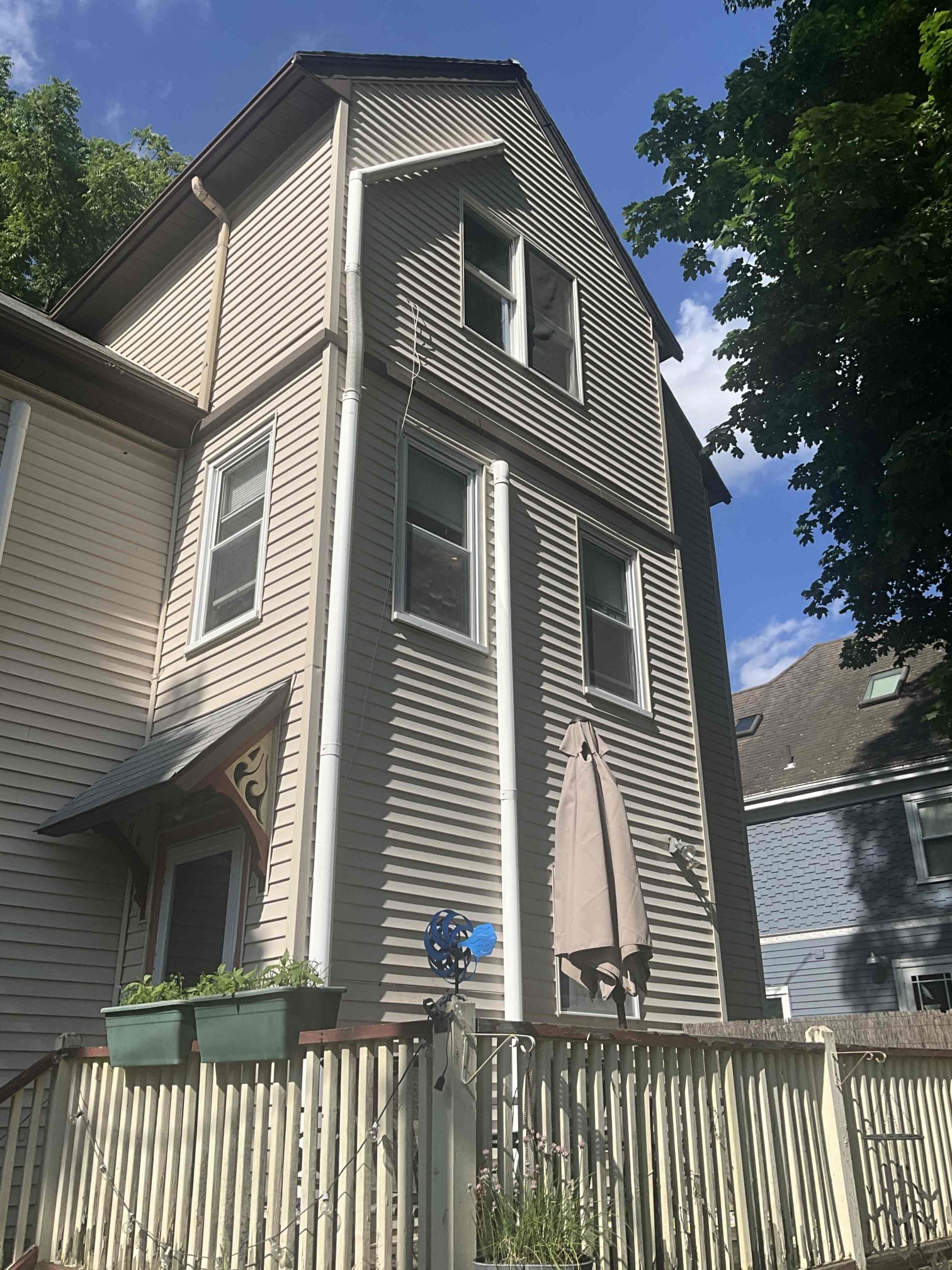 Trust your home exterior to experienced technicians, Akian Plumbing, Heating, Cooling & Electric ensures neat drainage and lasting craftsmanship.