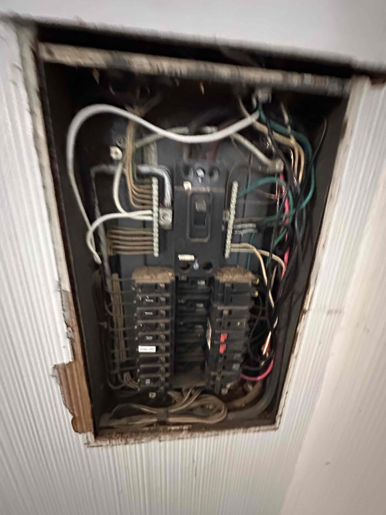 Aardvark Electric, Inc. ensures your home's safety with expert electrical panel services.