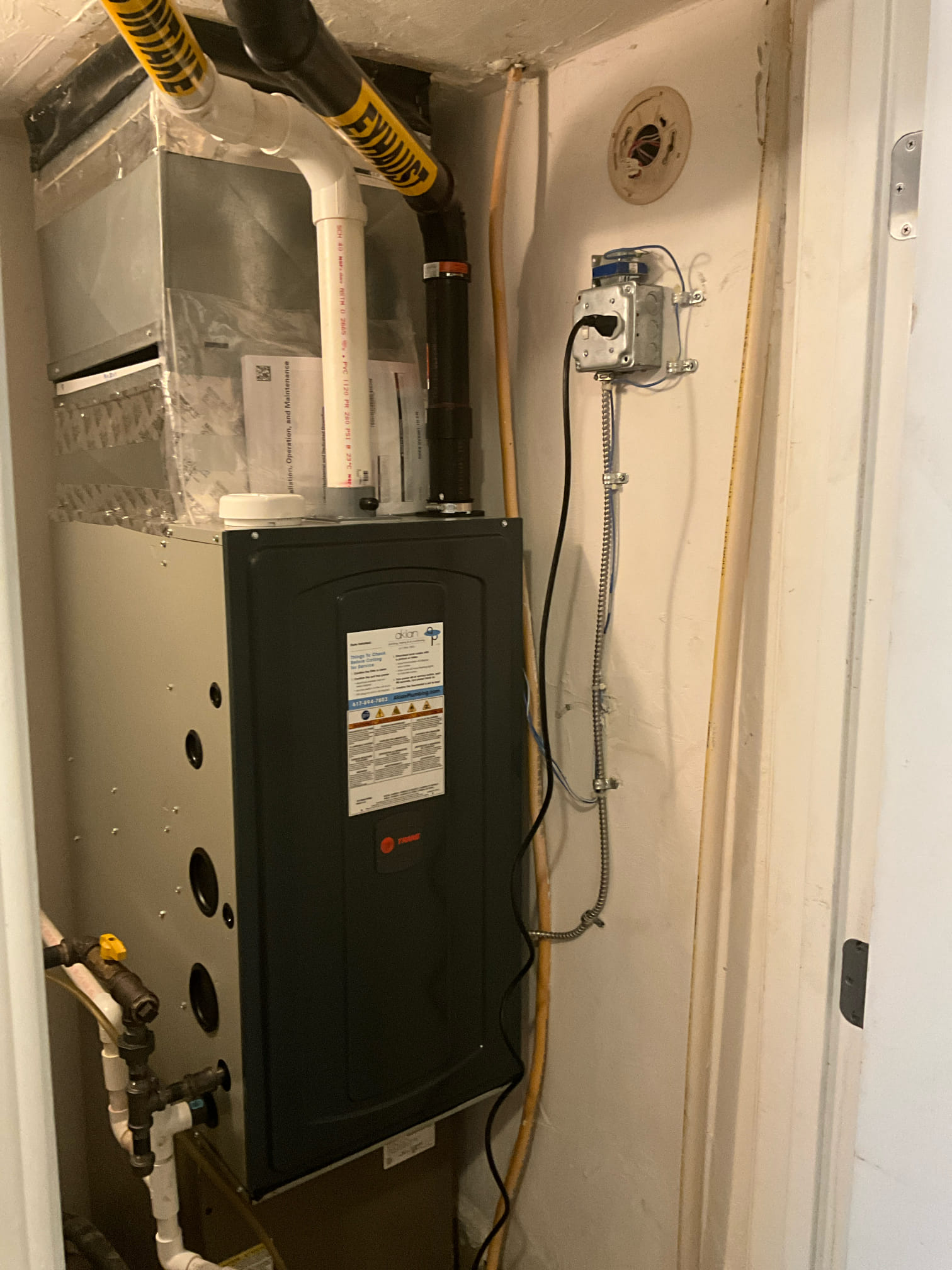 Experience reliable comfort with Akian Plumbing, Heating, Cooling & Electric's expertly installed HVAC systems, designed to keep your home cozy all year round.