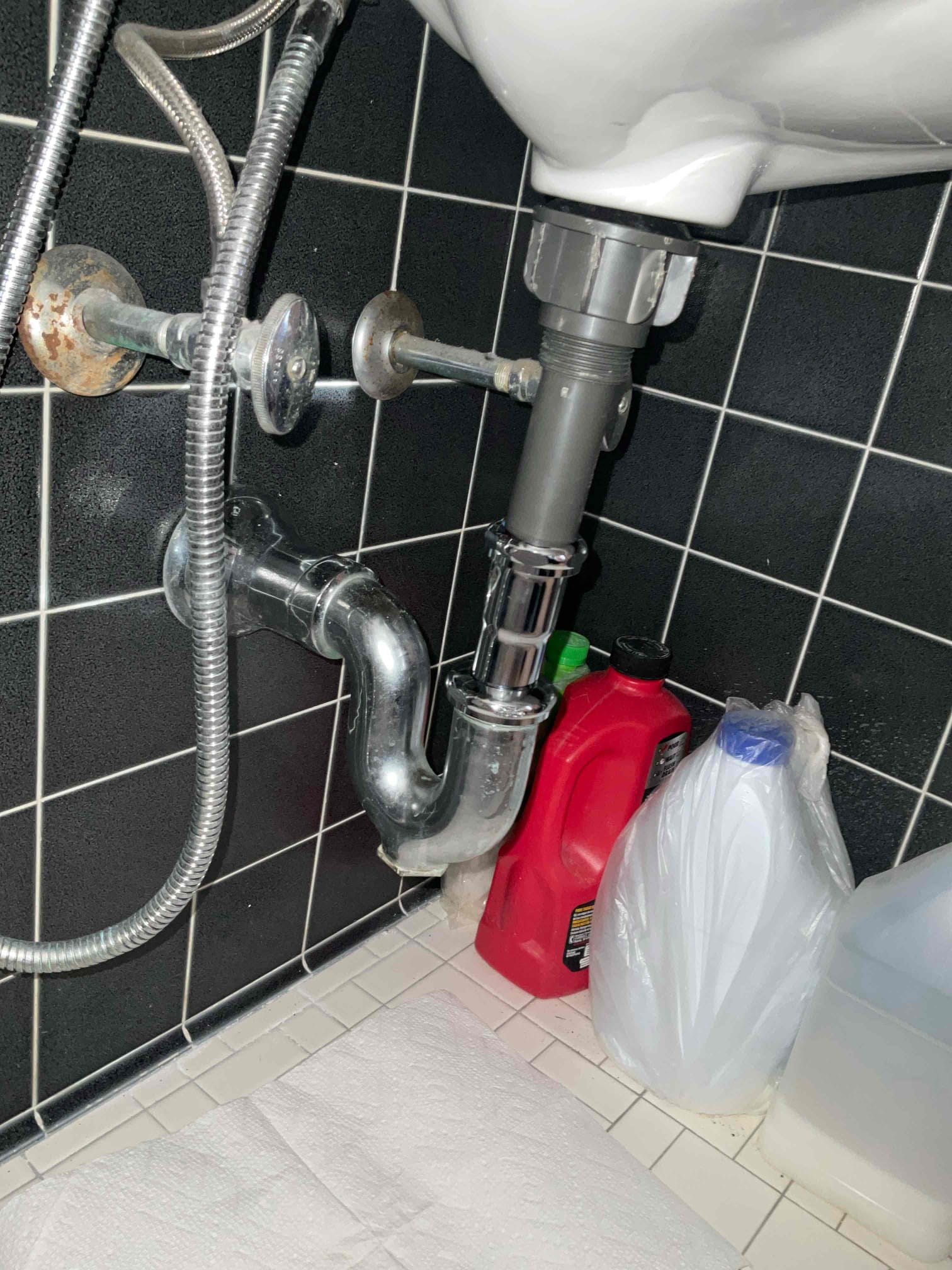 Trust Akian Plumbing, Heating, Cooling & Electric for expert plumbing solutions, ensuring your fixtures are always in top condition.