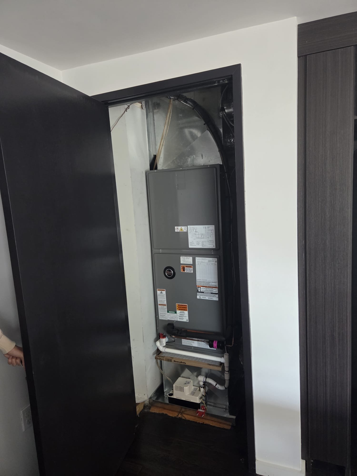 Experience top-tier HVAC installation with our expert services at Service Professionals, ensuring efficiency and professionalism.