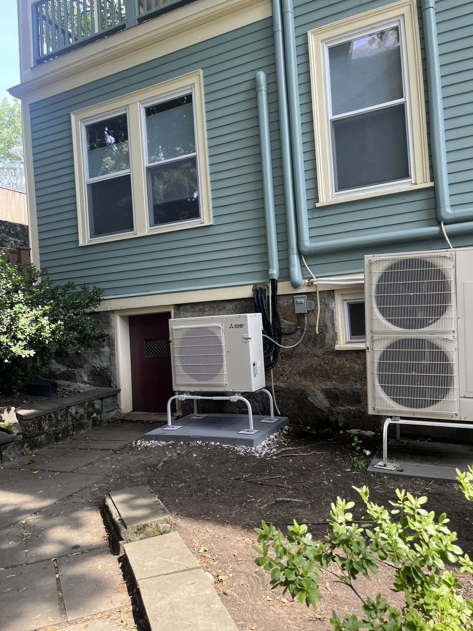 Installed with care and built to last, Akian Plumbing, Heating, Cooling & Electric shows tidy outdoor HVAC work that homeowners can rely on.