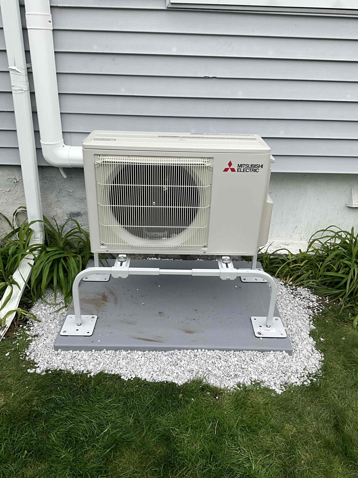 Expert installation and reliable equipment from Akian Plumbing, Heating, Cooling & Electric ensure lasting comfort and tidy outdoor placement.