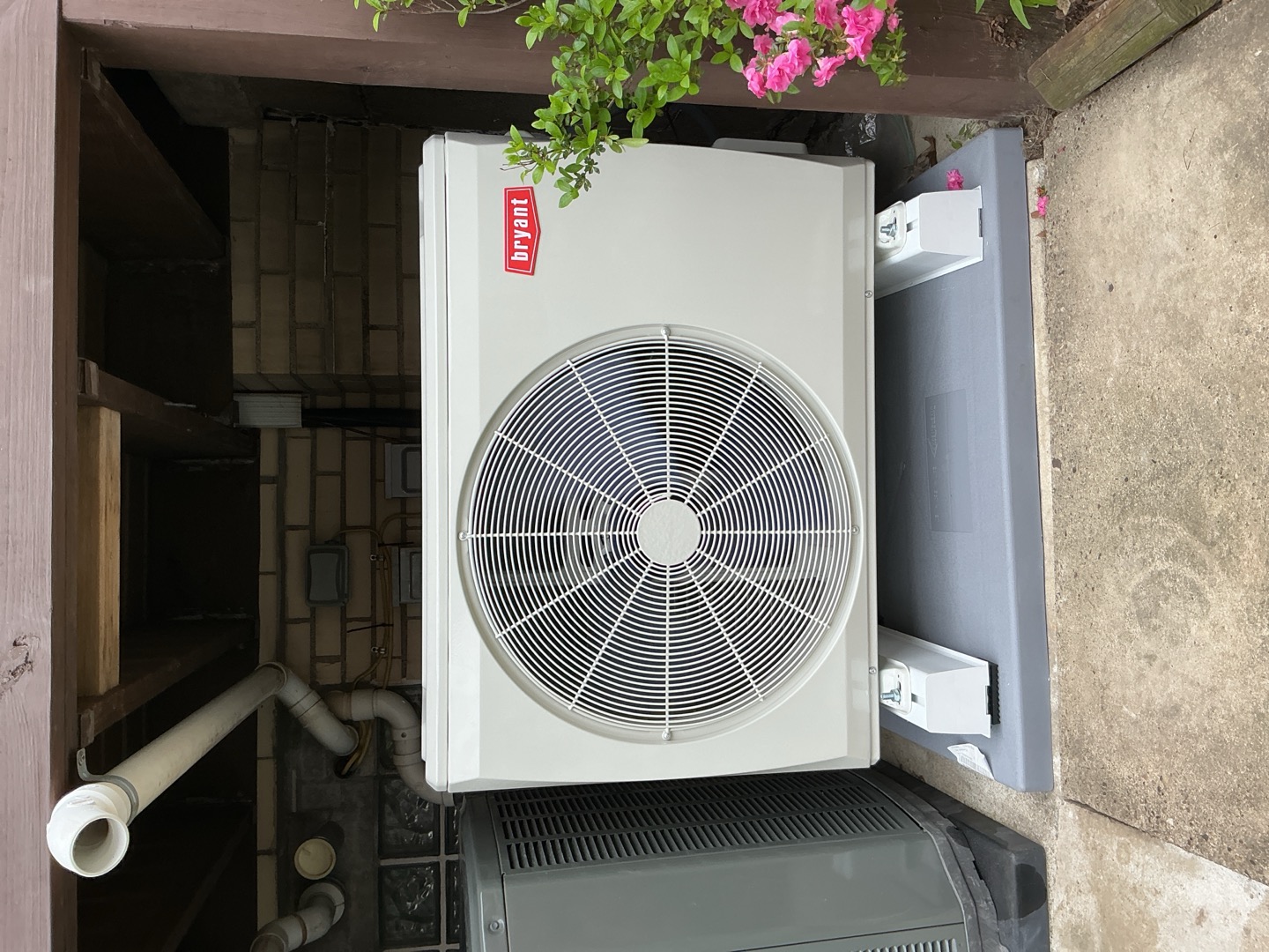 A clean, professionally installed Bryant outdoor unit shows Boehmer Heating & Cooling’s commitment to reliable, long-lasting comfort.