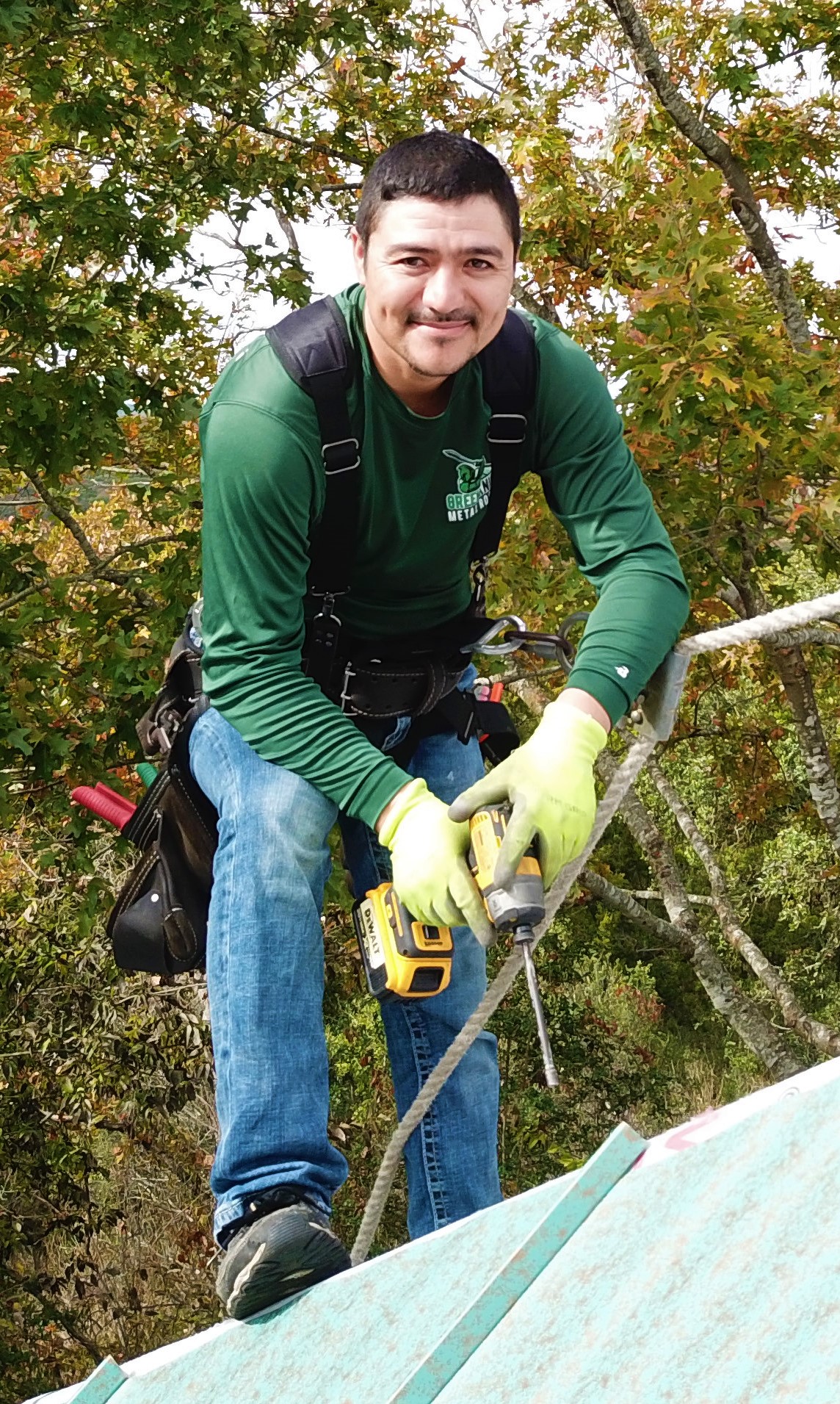 At Green Knight® Metal Roofing, our skilled professionals ensure top-notch installation while prioritizing safety, providing you with a durable and aesthetic solution.