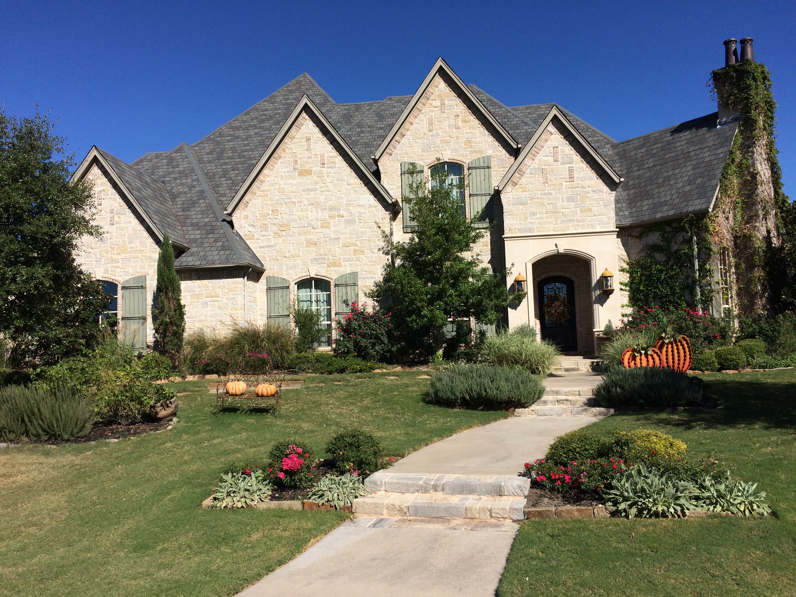 Enhance your home's curb appeal with expert roofing solutions from Americana Roofing.