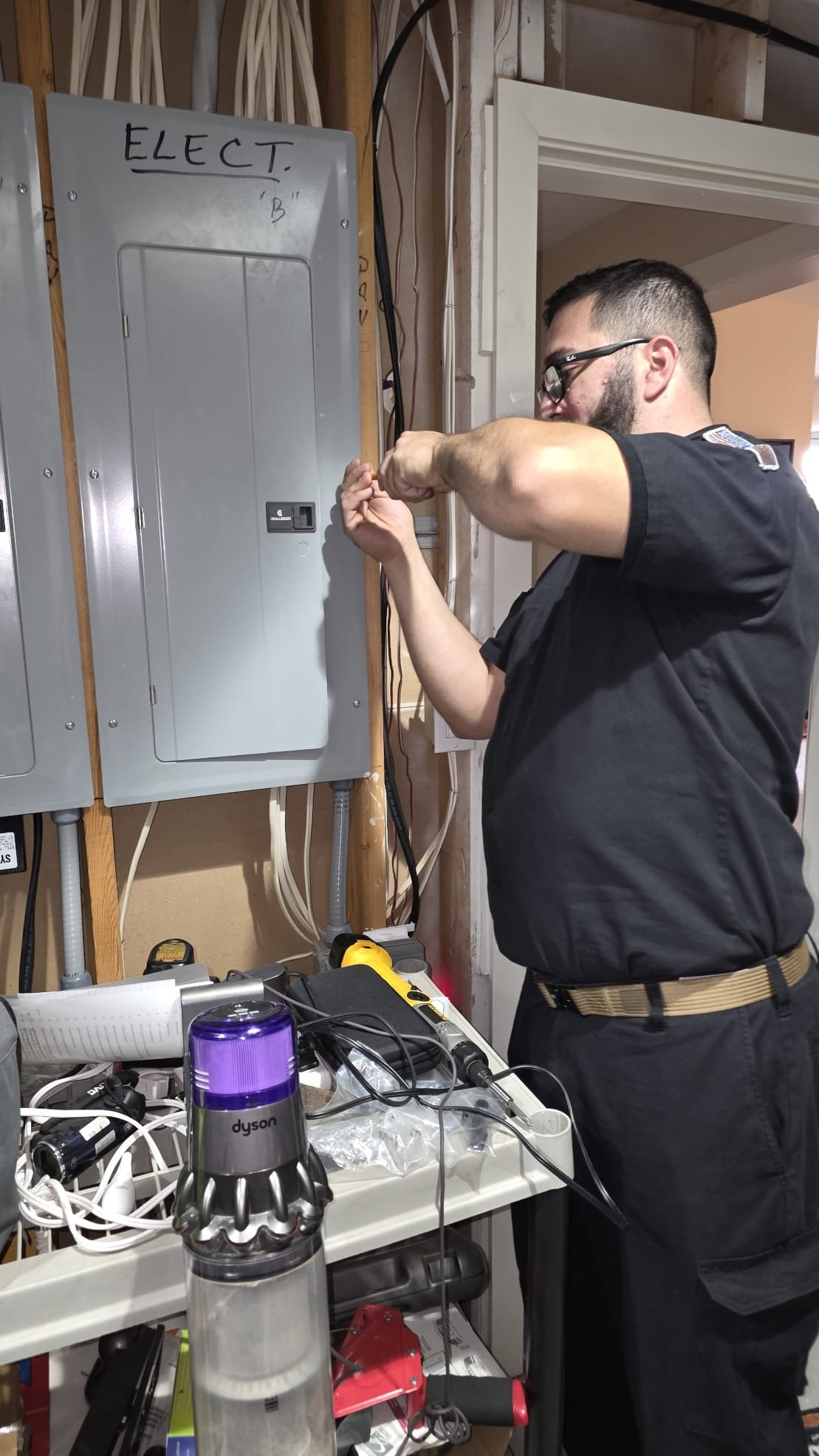 Experience reliable electrical services with Aardvark Electric, Inc., where professionalism and precision ensure your safety and satisfaction.